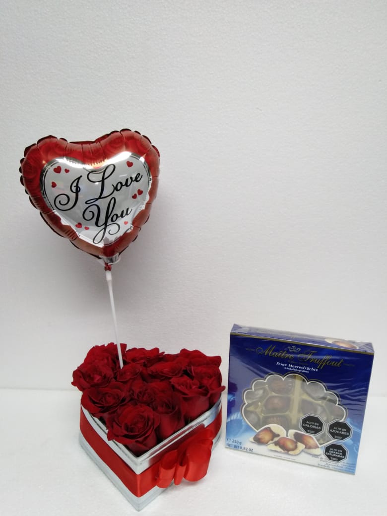 12 Rosas en Caja Corazn, Bombones 250 Grs y Globito 